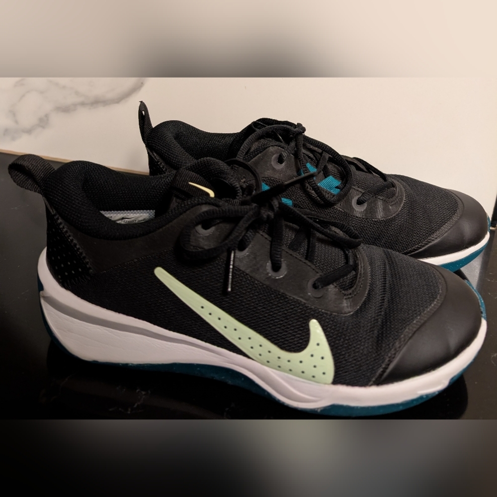 Nike Omni Multi Court Black Hardly Volt Sneakers Size 6Y MSRP $90 - Picture 6 of 11